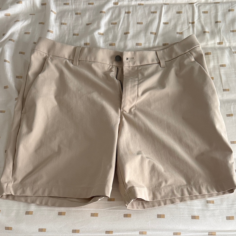 lululemon athletica Men's Beige Flat-Front Stretch Shorts